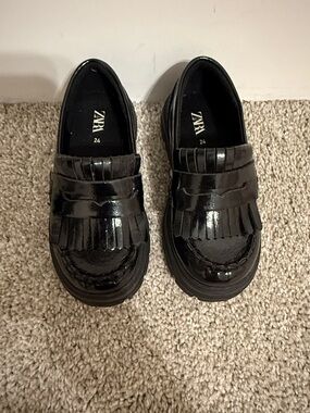 Zara Kids Black Fringe Patent Loafers Sz 8